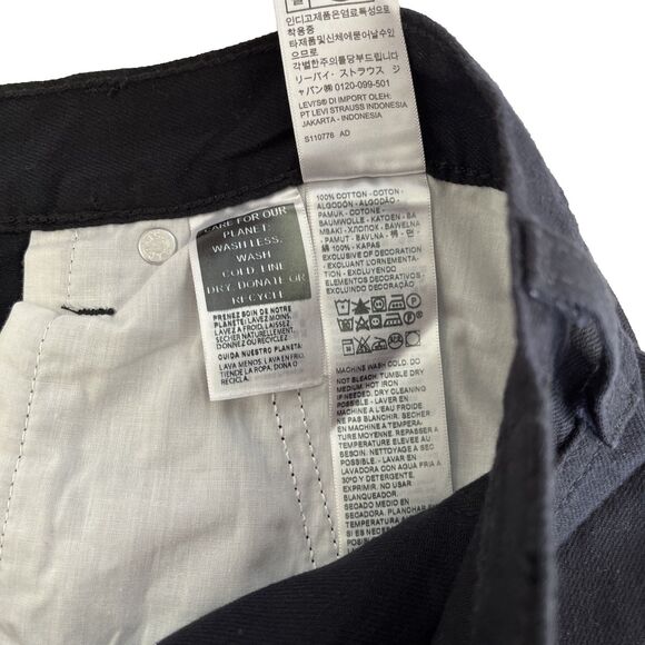New Women’s Levi’s Muddy Straight Black Denim Jeans Size 31x30 NWT Irregular - Picture 5 of 9